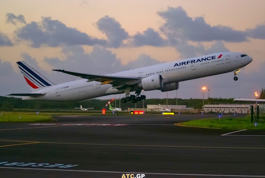 B777-300ER Air France F-GZNF