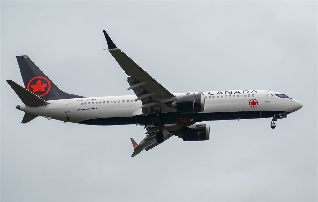 B737 Max-8 Air Canada C-FSJJ