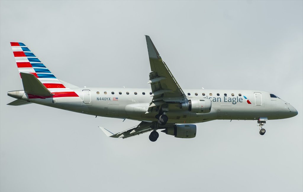 ERJ-175LR American Eagle N440YX