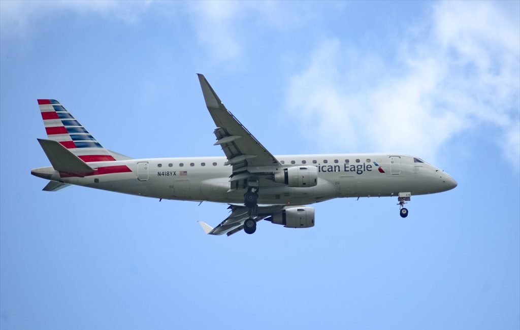 ERJ-175LR American Eagle N418YX