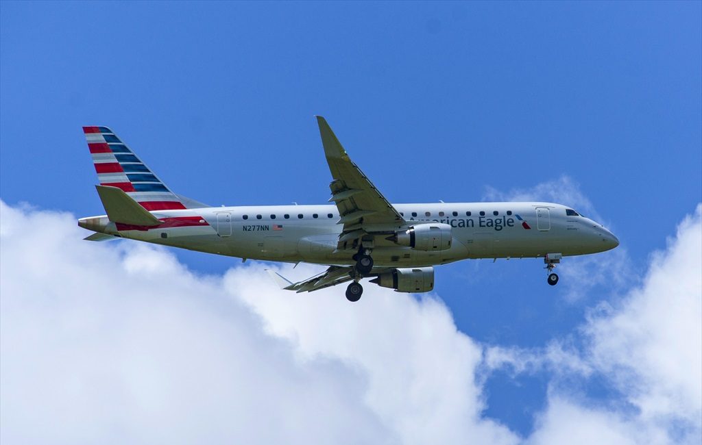 ERJ-175LR American Eagle N277NN