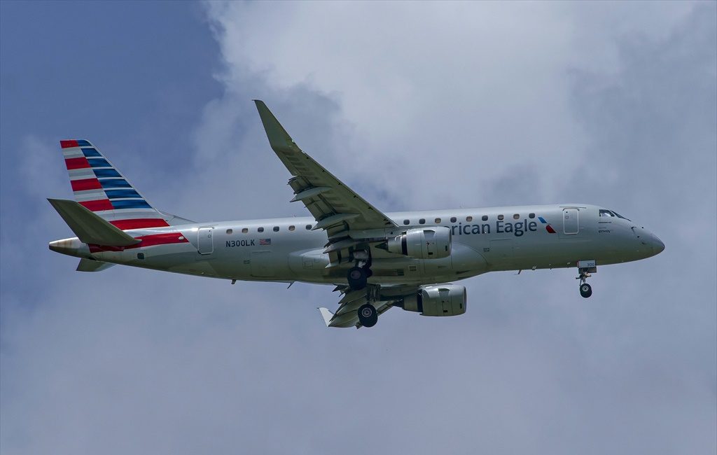 ERJ-175LR American Eagle N300LK