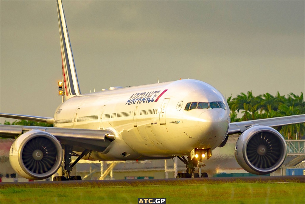 B777-300ER Air France F-GSQT